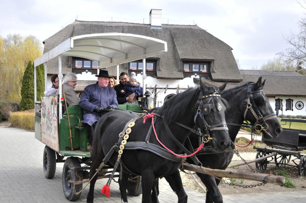 Sari Udvar Dunakiliti Extérieur photo